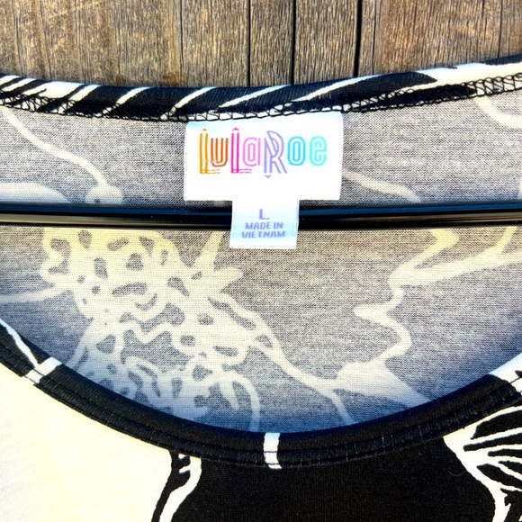 LuLaRoe NWT Perfect T - Picture 2 of 5